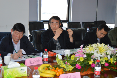北京市工商聯佘運副主席(中)、張峰處長(左)，北京市統(tǒng)戰(zhàn)部曹杰處長(右)