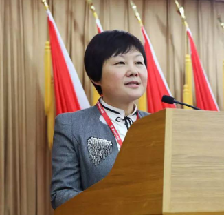 順義區(qū)工商聯(lián)黨組書記、順義區(qū)常務副主席單曉梅做工作報告